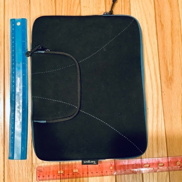 Targus Soft sided NylonTablet Case 12” X 10” Black - Picture 2 of 5